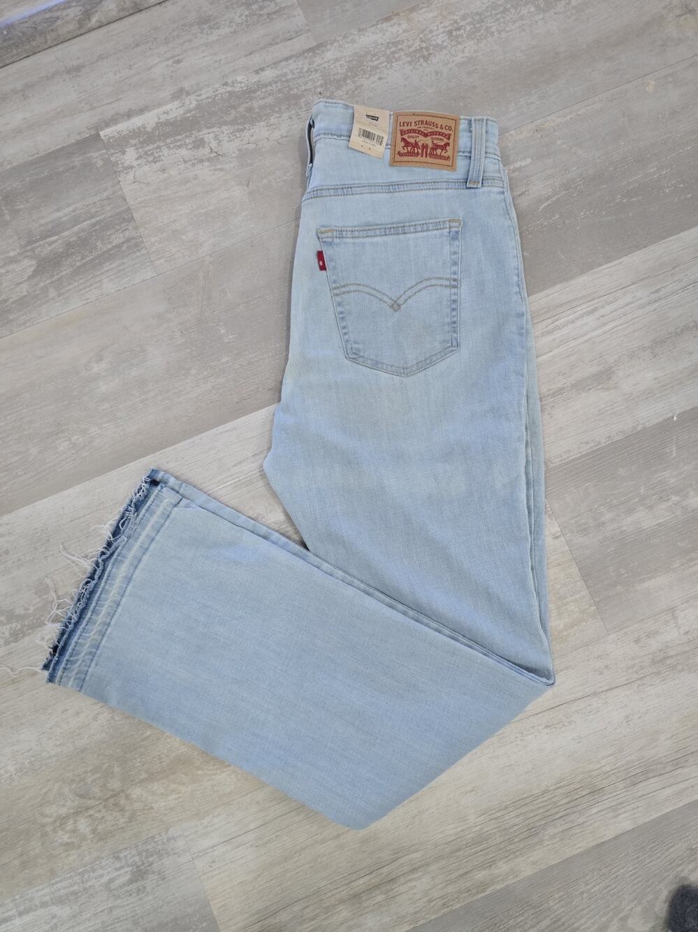Levi's 725 High Rise Bootcut Jeans Women's NWT Size 32 Light Wash Frayed Raw Hem